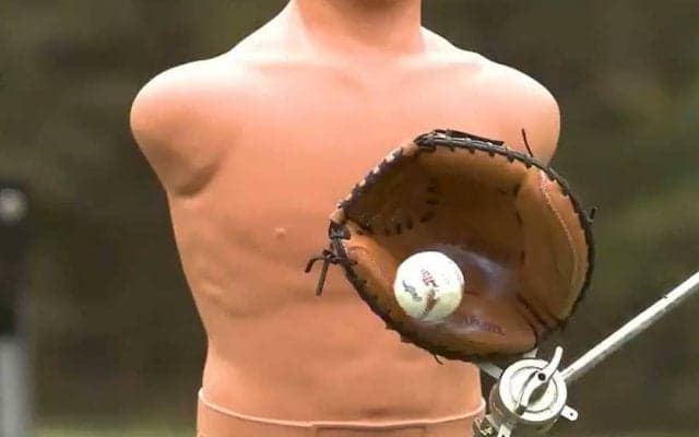 衝撃の1610キロ直球にMLB公式も驚愕　グラブ破壊の超音速ボールに「恐怖を感じる」