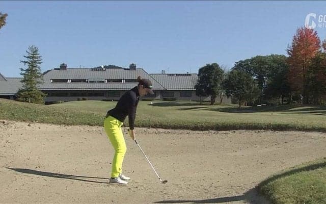 ハンドレイトの構えでダフりを防ごう！フェアウェイバンカー脱出法