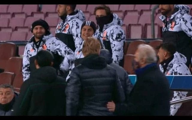 激怒するクーマンを“嘲笑う”ディバラ…バルサ&ユーヴェ陣営が一触即発