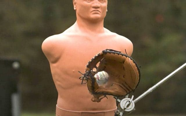 球速“1610キロ”剛速球が大反響　グラブ木っ端微塵の衝撃動画が700万回再生超え