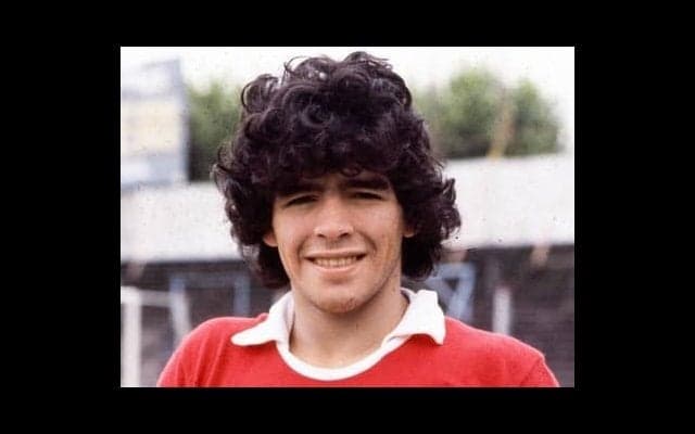 マラドーナが典型。10代でデビューしてスーパースターになった選手たち