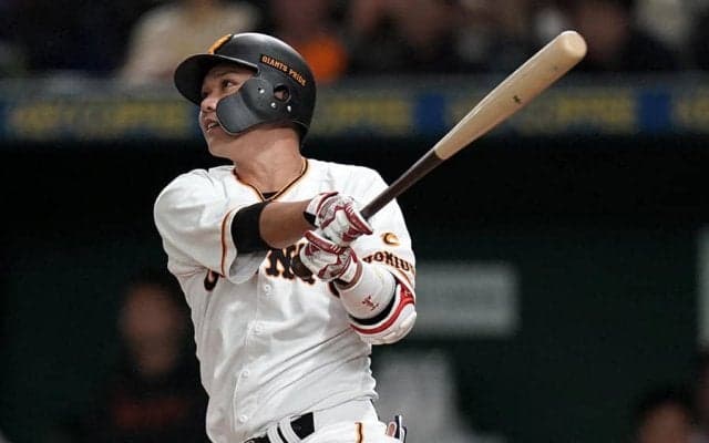 巨人坂本は“オシャレ”感もアップ？　契約更改会見にファン「スーツ姿も素敵」