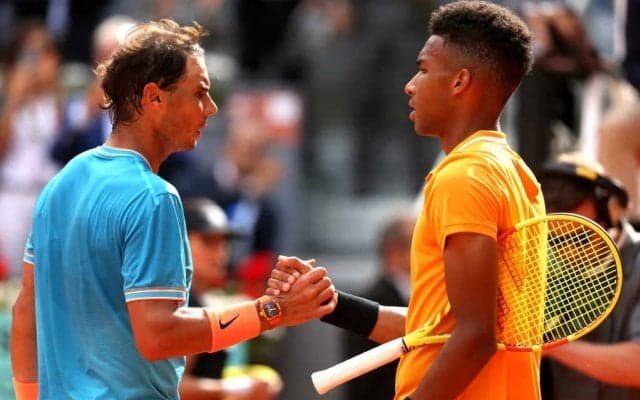 「ようこそナダルアカデミーへ」オジェ アリアシムがナダルとツーショット。トニ氏に見守られての練習も