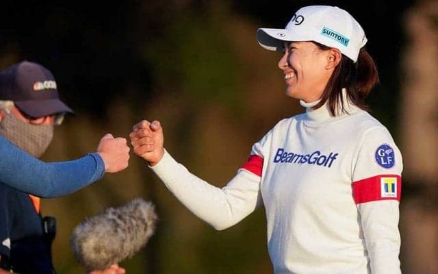 耐えた渋野日向子、日本人初メジャーV2王手　海外称賛「最大の試練クリアした」