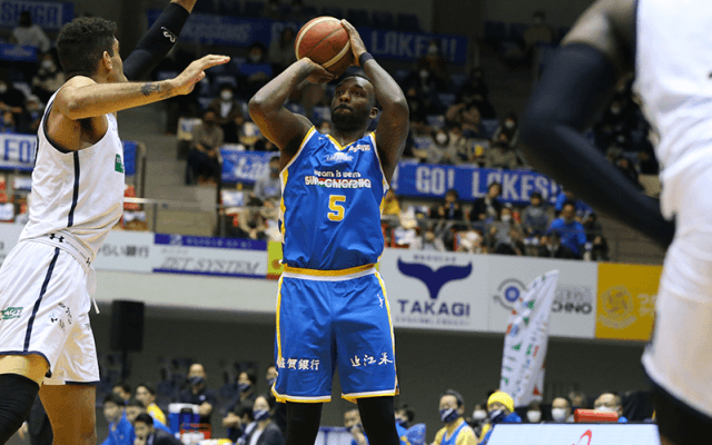 終始強度の高いディフェンスを見せた滋賀レイクスターズ、東地区首位の宇都宮ブレックスから白星獲得