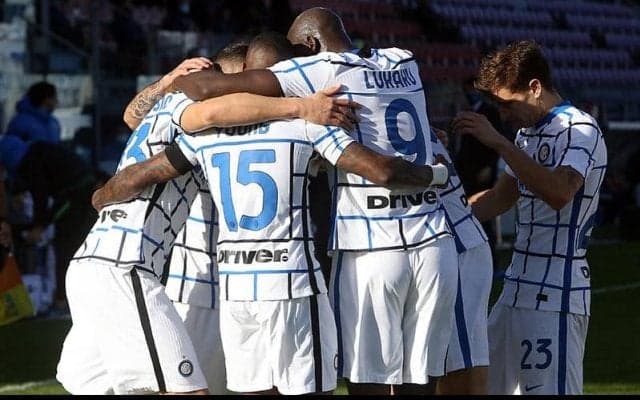 インテル、カリアリに苦戦も4連勝！ 1G1Aのバレッラ豪快弾皮切りに3発逆転《セリエA》