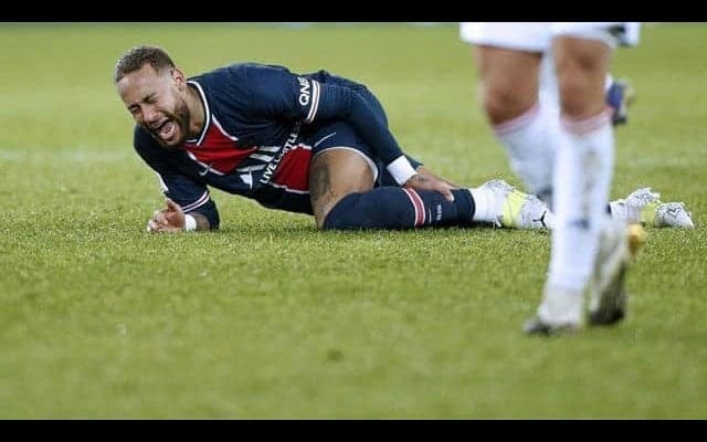PSGに大打撃 ネイマールが担架で負傷交代...長期離脱の可能性も
