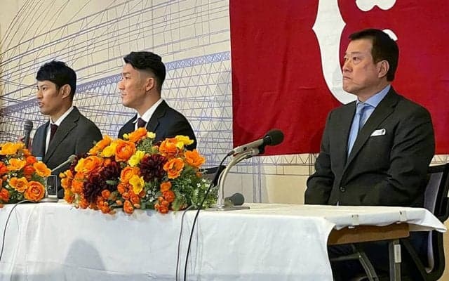 巨人にFA移籍の梶谷、井納が入団会見　梶谷は髭サッパリ「今朝剃った」