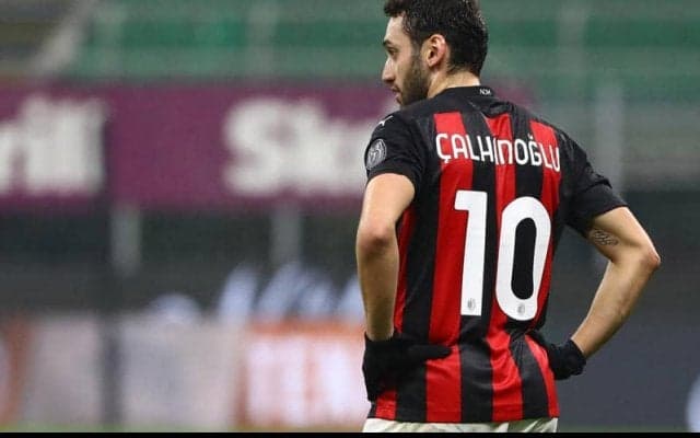 来季で契約切れるチャルハノール、ミランと延長交渉も要求に開きか