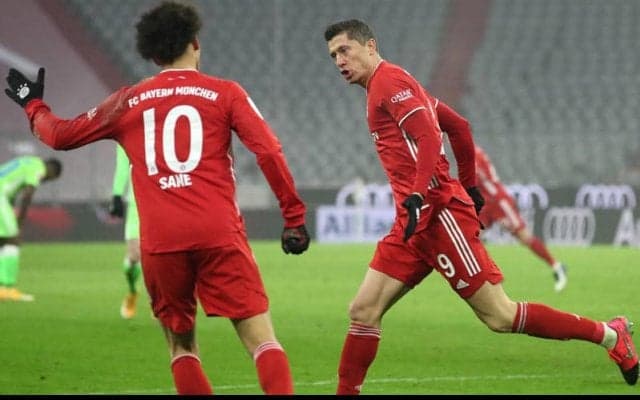 ドッペルパックのレヴァンドフスキがブンデス通算250G! 今季無敗のヴォルフスブルクに逆転勝利で首位レバークーゼンを追走《ブンデスリーガ》