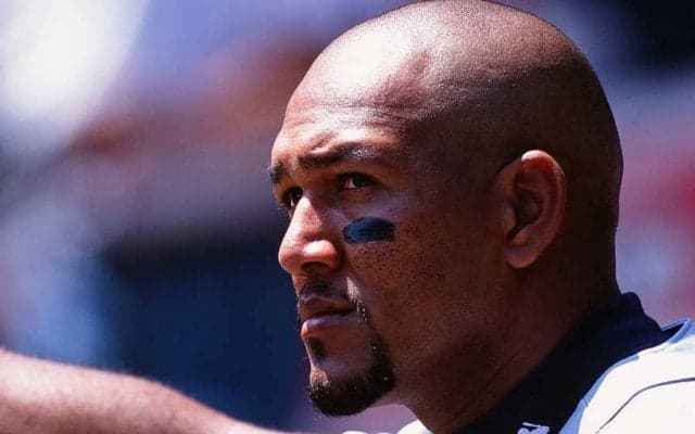 ラミレスVS稲垣啓太　“腕筋”際立つ異色2ショットに反響「ラミちゃんの腕の太さ凄い」