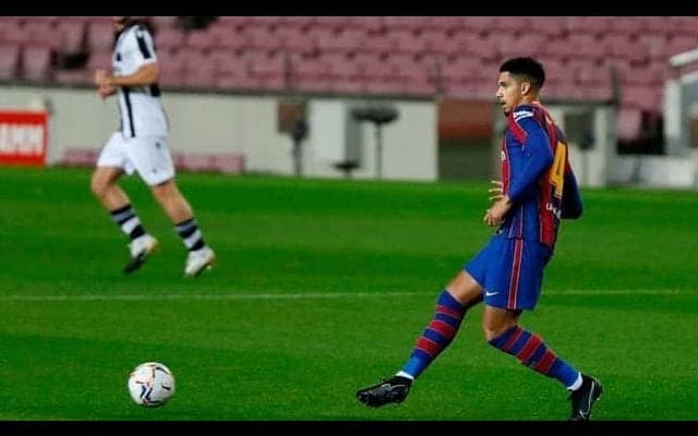 成長著しいアラウホ、長期離脱ピケの穴を埋める活躍で“今後に期待”