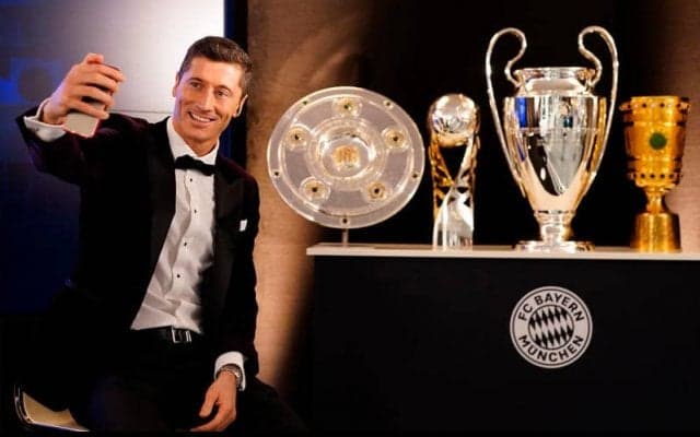 「今夜は眠りにつくのが難しい」FIFA最優秀選手賞に輝いたレヴァンドフスキが歓喜のコメント「すべての努力が報われた」