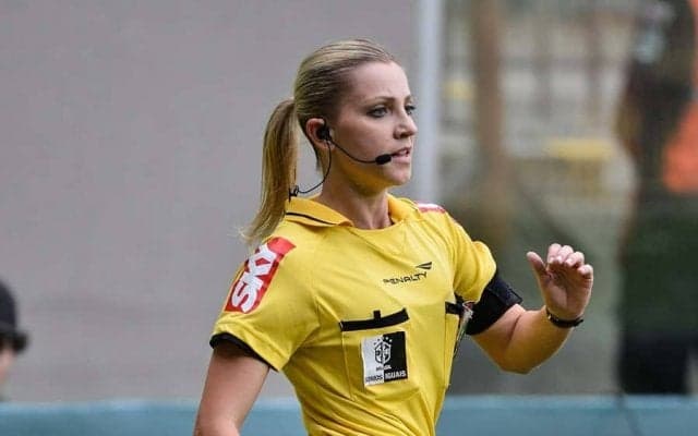 2500万再生の衝撃再燃！　美女主審の“妖艶トラップ”に海外興奮「何て美しい女性だ」