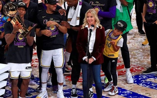 バブルで優勝を果たしたレイカーズのオーナーが選手たちを称賛「多くの犠牲を払って仕事をやり遂げた」