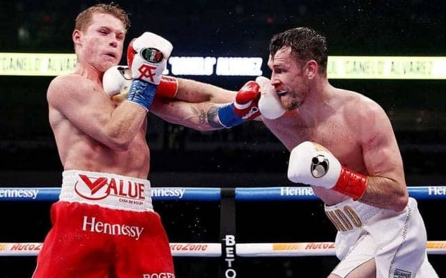 カネロに完敗スミス　負傷した“異様な左腕”に英紙注目「ゾッとするほど腫れた腕」