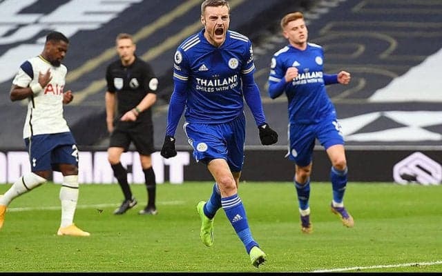 ヴァーディ2点に絡んだレスターがスパーズ撃破で2位浮上! スパーズは今季初連敗で3戦未勝利…《プレミアリーグ》