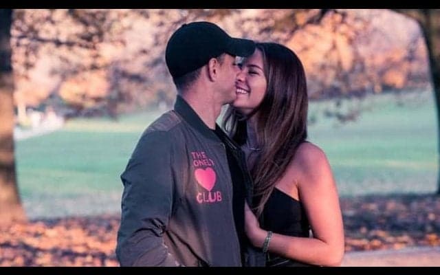 チチャリートの美人妻、ビキニ自撮りでファンを魅了