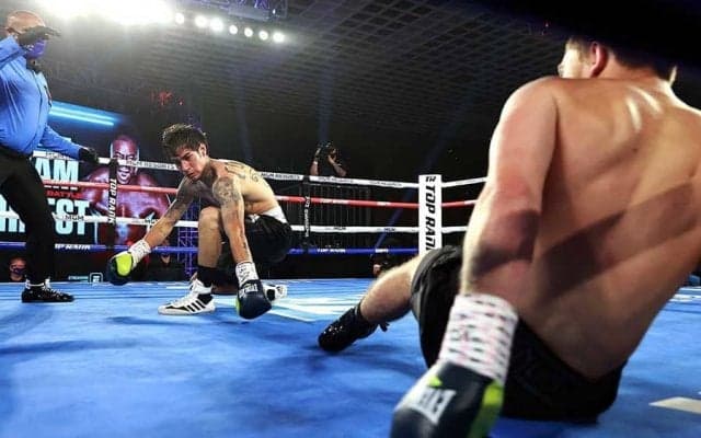 【名珍場面2020】2人同時にダウン！　米ボクシングで起きた決定的瞬間に脚光「今まで見たことある？」