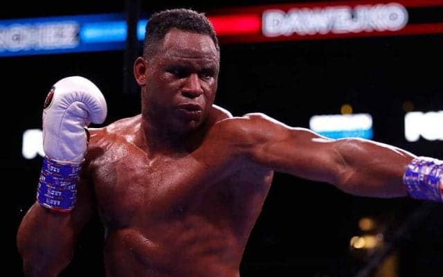 あわや大惨事　ダウンした敗者“リング外転落の1枚”に米衝撃「地下に移動した？」