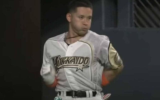 鷹・中村晃がニッコニコ！　日ハム杉谷の爆笑珍プレーにファン「ありがとう」