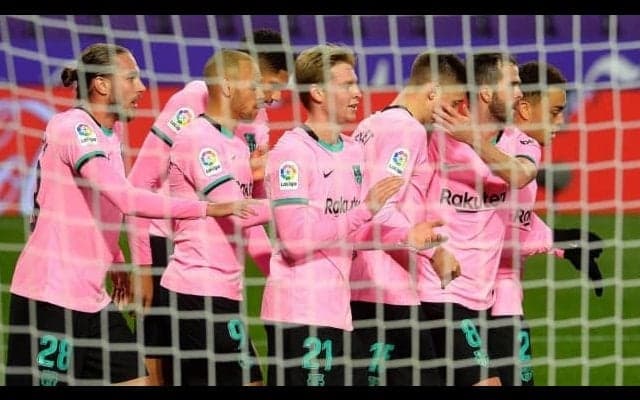 クーマンお気に入りの4-2-3-1から3バックへ 攻守で効果を発揮