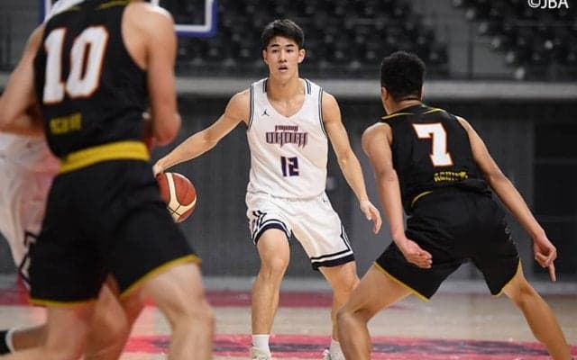 福岡大学附属大濠が初戦を快勝。「選手たちの自信を確信に変えて上り詰めていきたい」（片峯聡太コーチ）