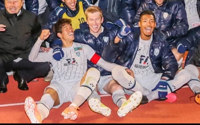 J1昇格の福岡、堅守支えたDFドウグラス・グローリと契約更新「アビスパの一員としてJ1での戦いが楽しみ」