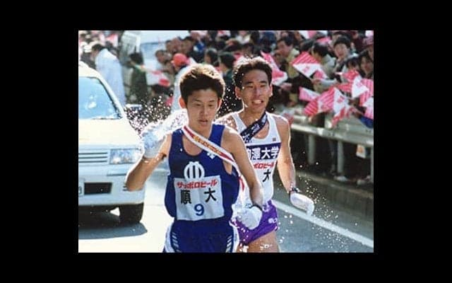 箱根駅伝の名勝負。抜きつ抜かれつ「紫紺対決」の戦略合戦はすごかった