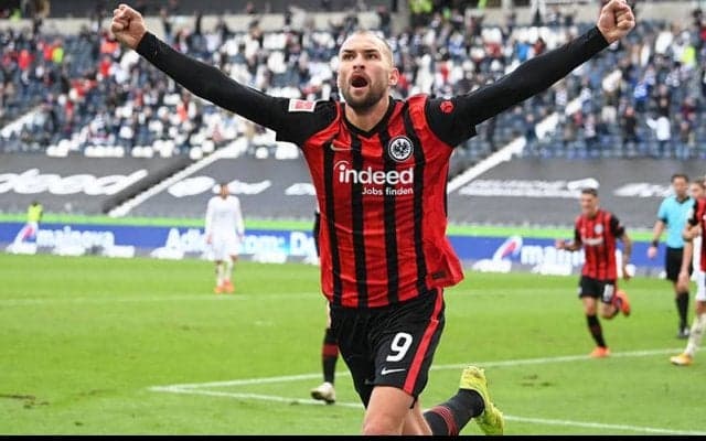 元蘭代表FWドスト、クラブ・ブルージュへ！ 移籍の裏にフランクフルトの経済的事情も