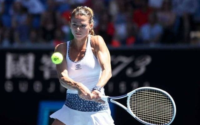 「悩殺だ」。美形テニス選手がクリスマスに真っ赤なランジェリー姿を披露！