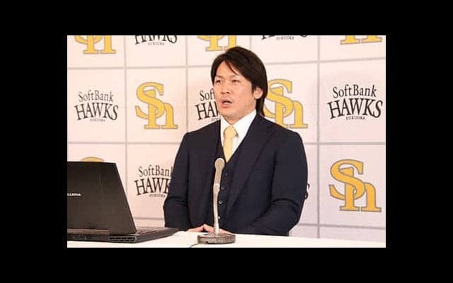 鷹・甲斐、守備面で球団の評価変えた「今までにいない捕手、と」　1億6500万円で更改