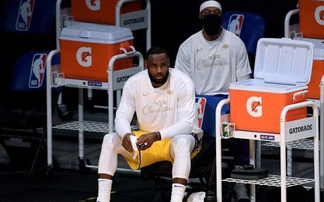 開幕戦で左足首を痛めたレブロン・ジェームズ「クリスマスゲームの準備はできている」