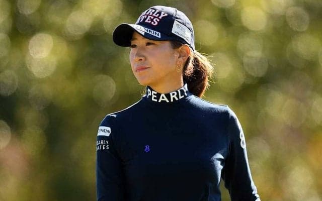 「足、長過ぎ」「ニーハイブーツいい感じ」　木戸愛、“ド迫力ジャガー”との1枚に反響