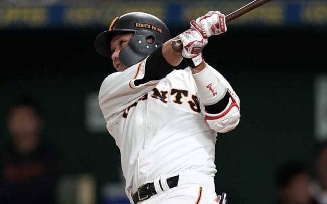 坂本の巻きつくスイング、小林のしなる腕…巨人が公開したスーパースロー映像が凄い