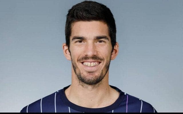 ヒザの大ケガに見舞われたDFカルロス・グティエレスが福岡と契約更新！Jデビューの今季は5試合の出場に