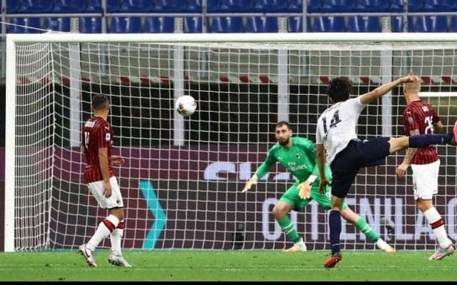 【珍プレー好プレー】イタリアで躍動する冨安が決めた攻撃陣顔負けのスーパーミドル《2020年7月・好プレー》