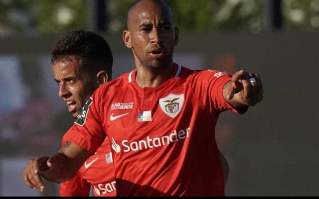 【Jリーグ移籍情報まとめ/12月26日】ポルトガル1部で9戦7発のチアゴ・サンタナが清水入り! 湘南は一挙に16選手と契約更新