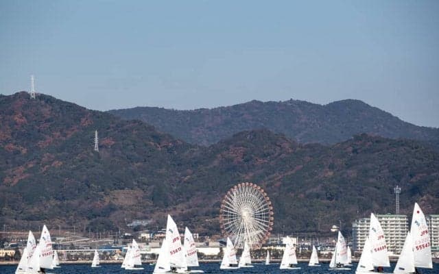 南西へ振れる風で2レース実施。蒲郡420全日本2日目