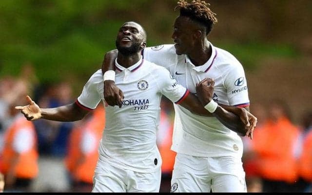 若き逸材DFフィカヨ・トモリがスペクタクルなロングシュートでチェルシー初ゴールを記録【ファースト・ゴールズ】