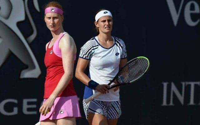 女子テニスのダブルスペアが同性婚を発表。試合後のキスでも話題に