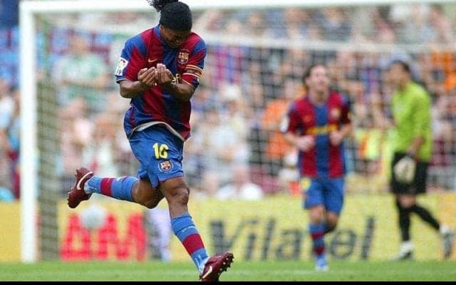 バルサでキャリア全盛期を迎えていたファンタジスタ、ロナウジーニョが豪快な弾丸FK【ビューティフル・フリーキック】