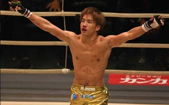 【名珍場面2020】RIZIN王者・朝倉海、1300万円ド迫力ベンツとのコラボ写真に反響「カッコよすぎいい」