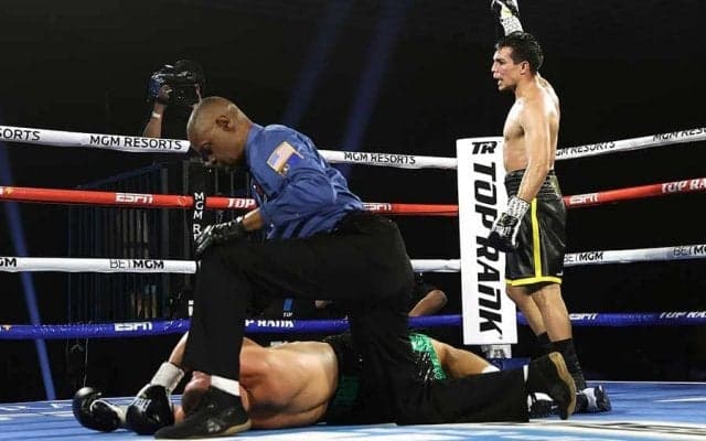 「ロッキー映画でない限り…」　米放送局が“8度ダウン死闘”を「年間最高試合」選出