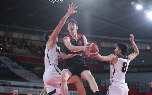 東山の得点源として暴れた2年生の西部秀馬。来年に向けて「チーム引っ張って、エースとして頑張っていきたい」