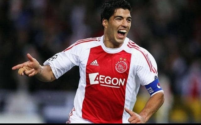 アヤックス時代のスアレスが、運も味方に付けたキレキレのドリブルから決めた華麗なゴール【インクレディブル・ゴールズ】