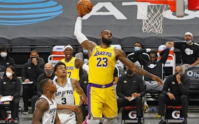 スパーズの名将ポポビッチHCがレブロンの36歳の誕生日を祝福「彼は熟練したプロフェッショナル」