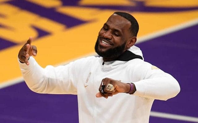 コービーと往年のレジェンドに捧げる…レイカーズのチャンピオンリングに隠された秘密とは？