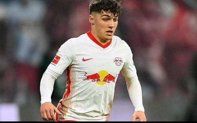 ライプツィヒ、18歳逸材ヴォッシュとプロ契約締結!　父ダリウスは元ドイツ代表MF