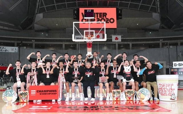 弱気の殻を破った明成の3年生たち。選手の心を奮い立たせた佐藤久夫コーチの『マッスルポーズ』